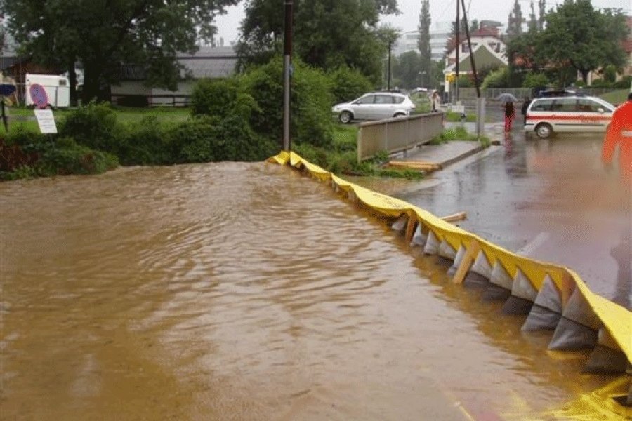 Flood Control - Water Gate Barriers Instant Protection