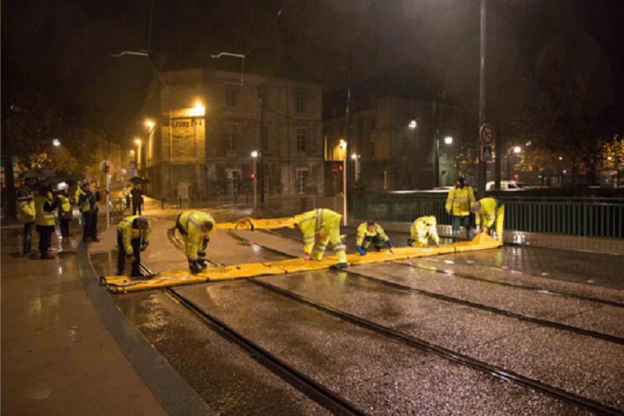 Flood Control - Water Gate Barriers Instant Protection